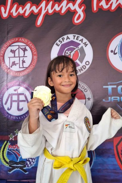 Nadhira Farah Achlan