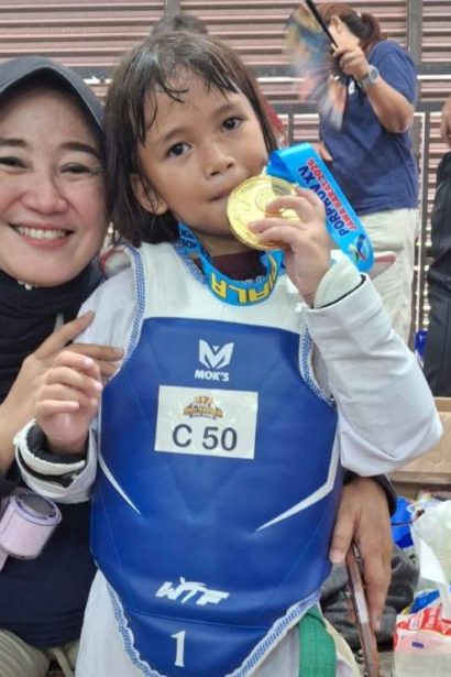 Nadhira Farah Achlan