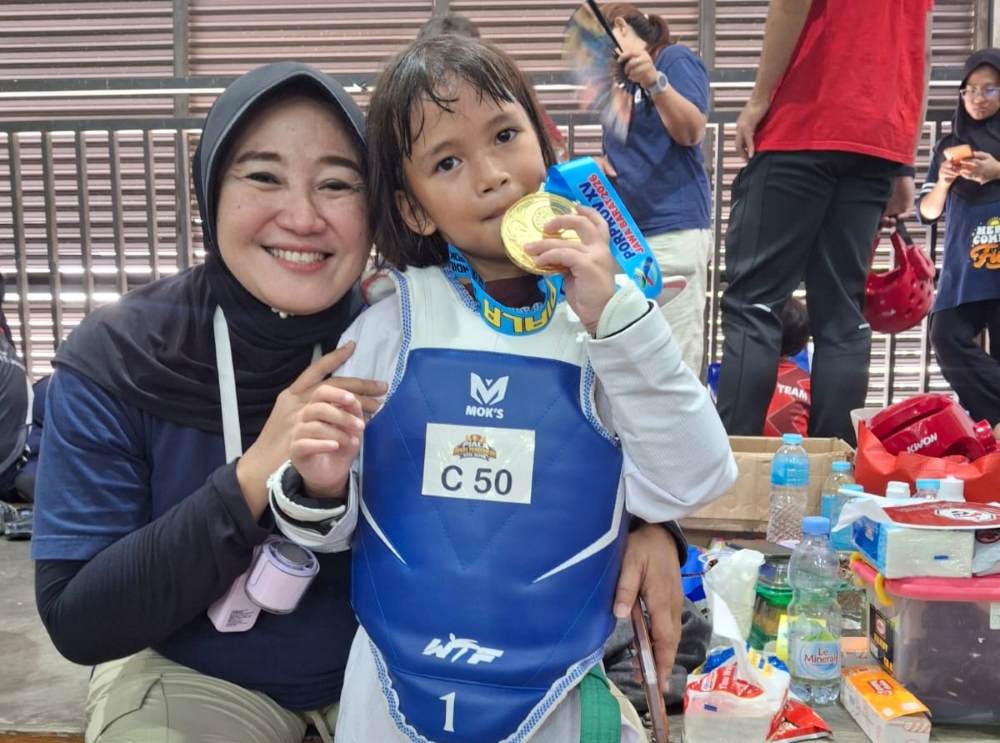 Nadhira Farah Achlan